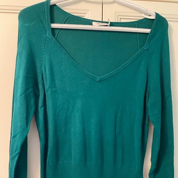 Assorted Sweaters - Picture 9 of 13